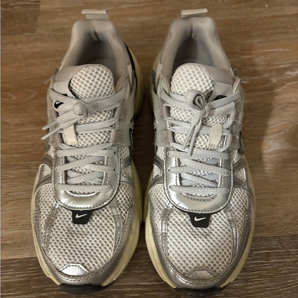 Nike V2K Run Sneakers Metallic Silver